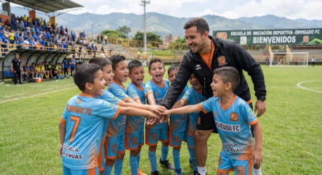 Unión, Compañerismo y Valores Naranjas antes de cada encuentro
