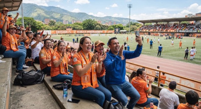 Acompañamiento familiar en las tribunas durante los Festivales Cantera de Héroes