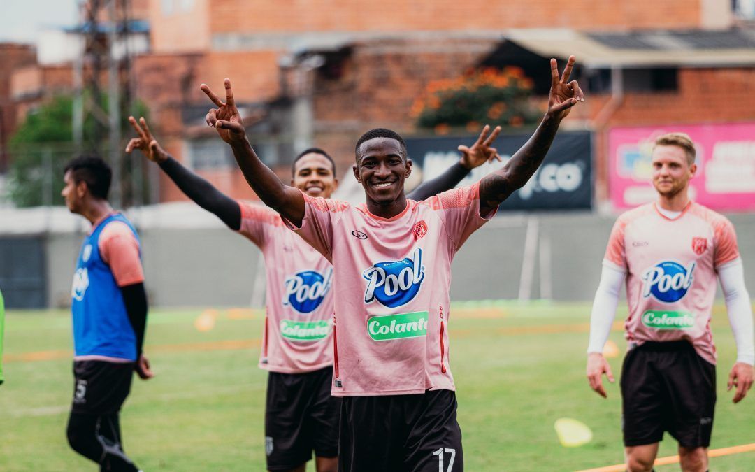 CON LA CABEZA EN EL PARTIDO DEL VIERNES
