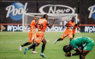 PRIMER TANTO DE HENRY MOSQUERA COMO PROFESIONAL