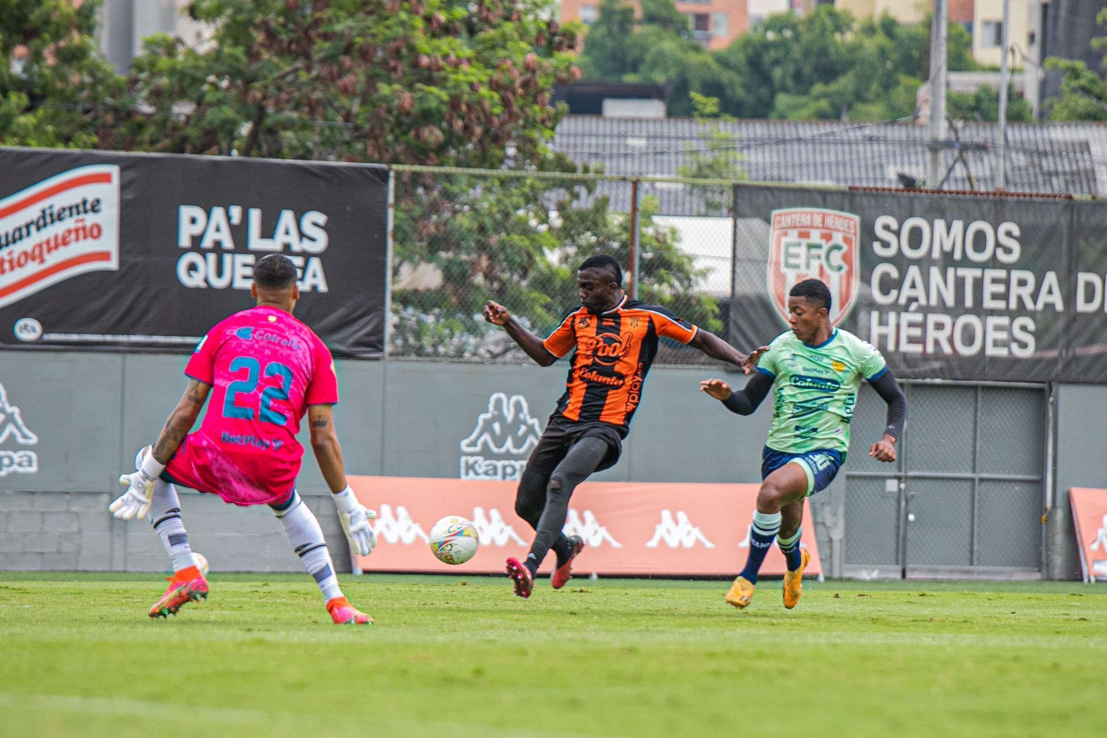 VICTORIA ANTE LEONES EN EL PRIMER AMISTOSO