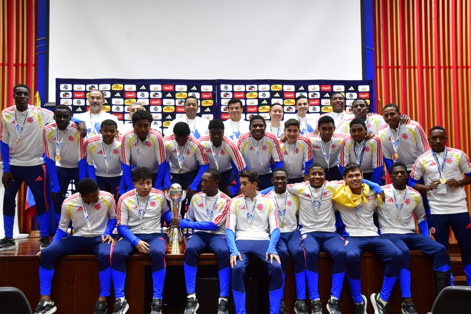 FELICIDADES A LA FEDERACIÓN COLOMBIANA DE FÚTBOL: COLOMBIA CAMPEÓN