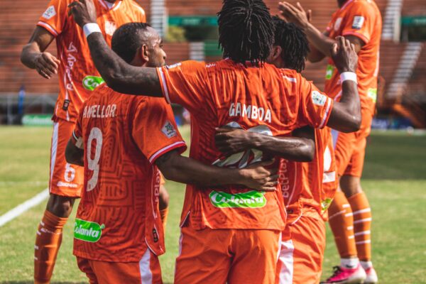 ENVIGADO F.C. GOLEÓ 3-0 A ATLÉTICO F.C. Y CELEBRÓ ANTE SU GENTE