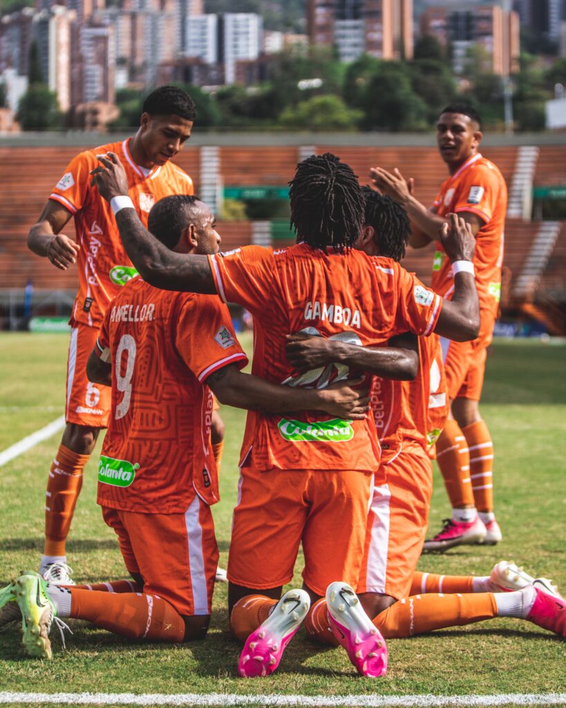 ENVIGADO F.C. GOLEÓ 3-0 A ATLÉTICO F.C. Y CELEBRÓ ANTE SU GENTE